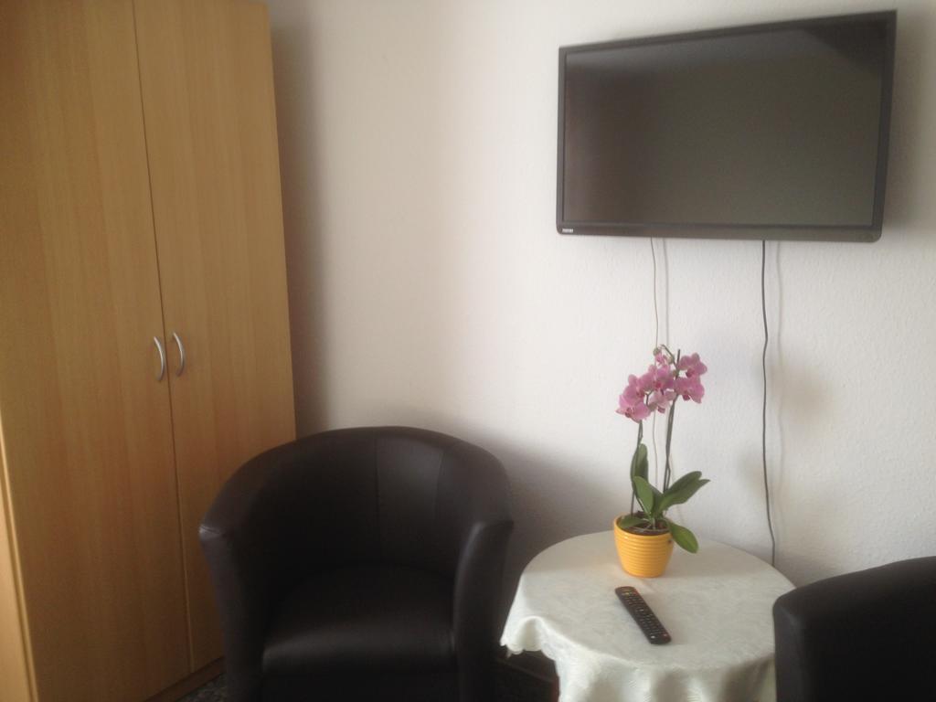Gasthof & Pension Zum Saalestrand Bad Dürrenberg Стая снимка