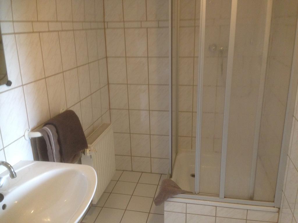 Gasthof & Pension Zum Saalestrand Bad Dürrenberg Стая снимка